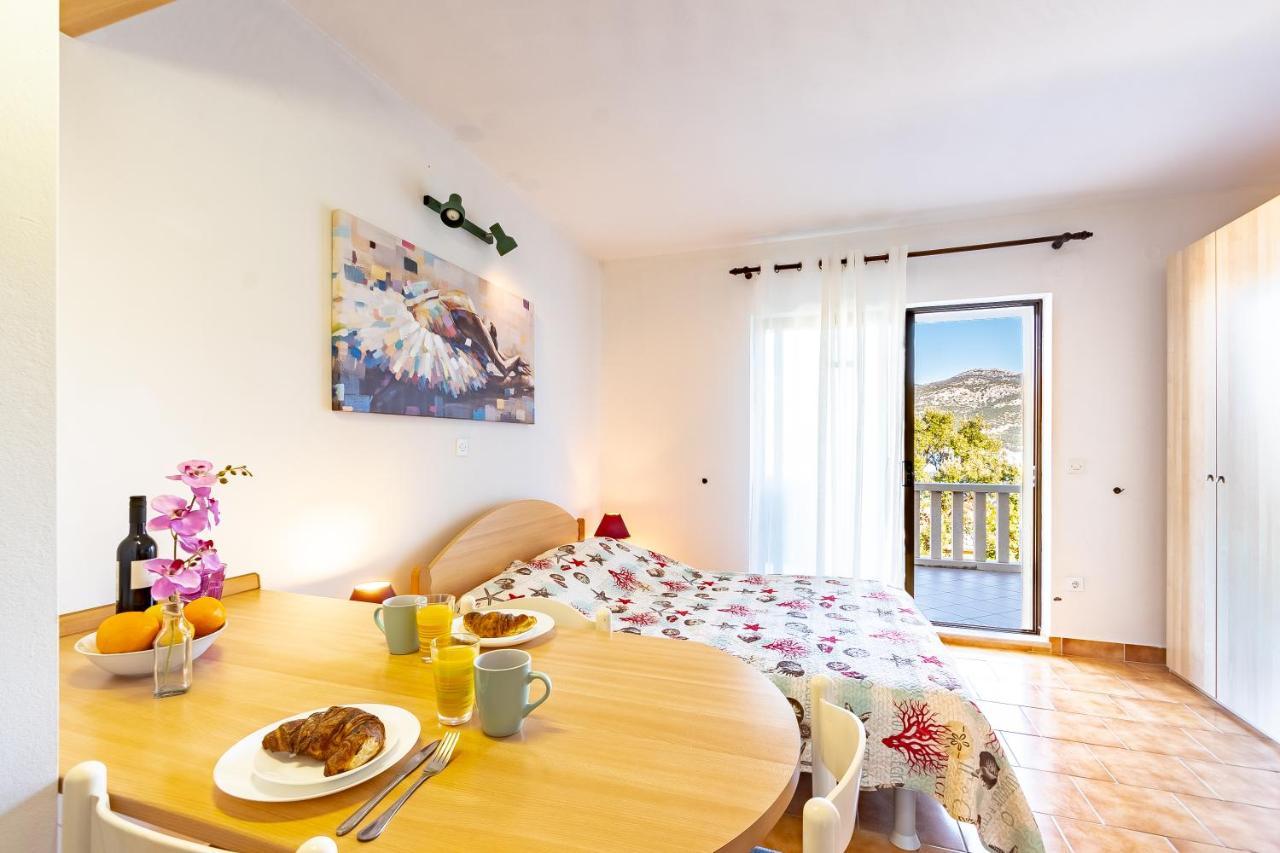Apartments Tri Zala Zrnovo Dış mekan fotoğraf